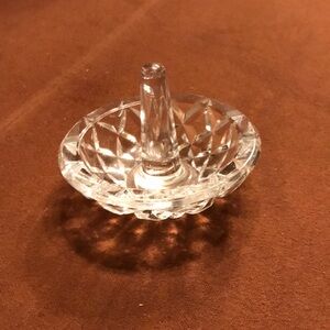 Crystal ring holder